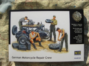 MB.3560  German Motorcycle Repair Crew